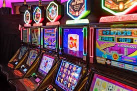 Live Casino တိုက်ရိုက်ကာစီနို ဒိုင်လာများနှင့် ကစားနိုင်