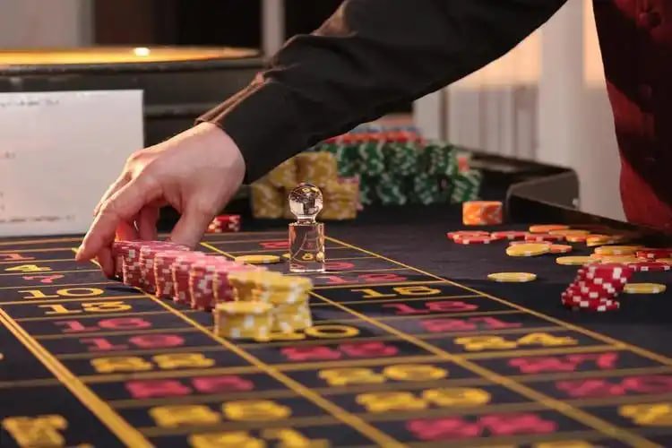 shan star စလော့ mobile app တွင် Slot ဂိမ်း Free Spin Bonus ကစားနေသောမြင်ကွင်း